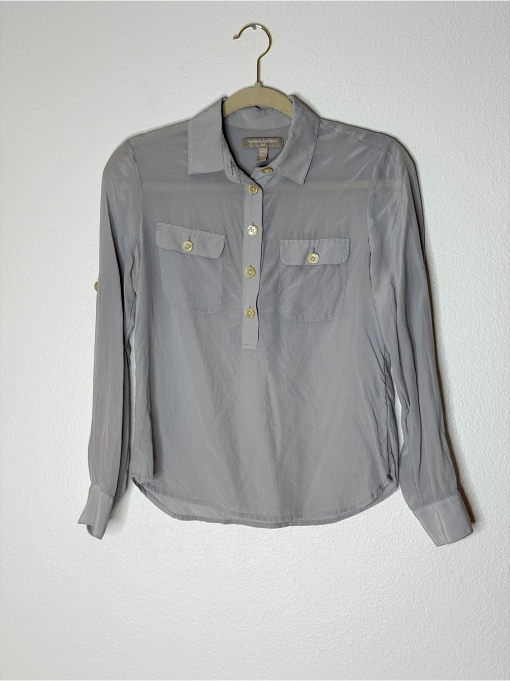 Banana Republic 100% Silk Blouse Top Light Gray Roll long sleeve